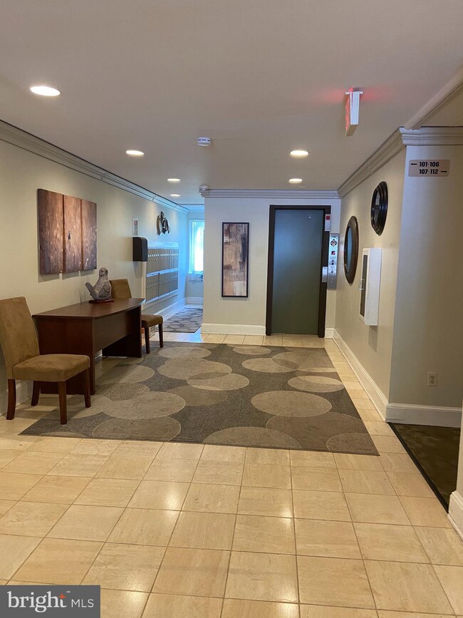 Treebrooke unit 104, Oakton, VA 22124 - photo 4