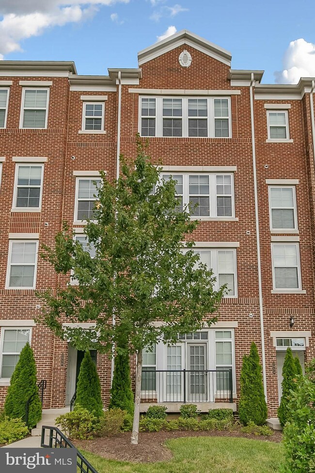 2950 Finsbury Place, Fairfax, VA 22031 - photo 2