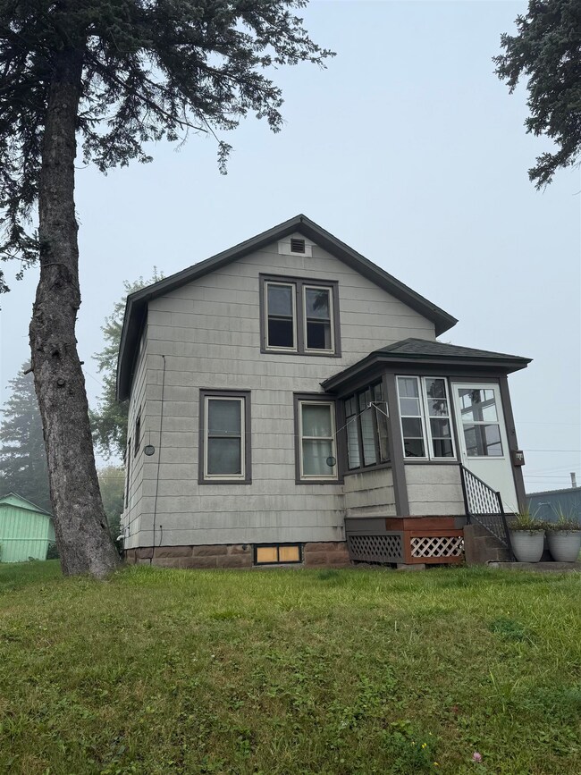 609 Vaughn Ave, Ashland, WI 54806 - photo 2