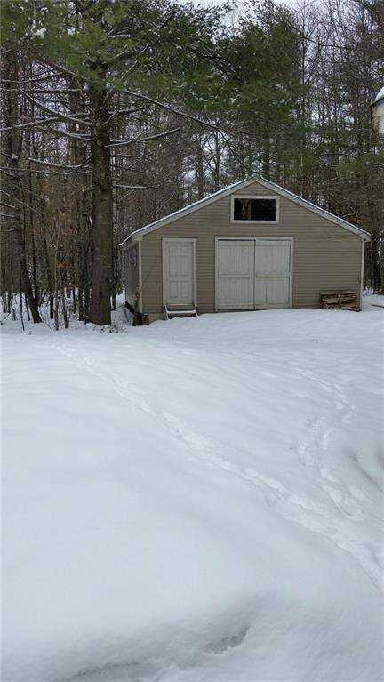 Barn in rear of house
