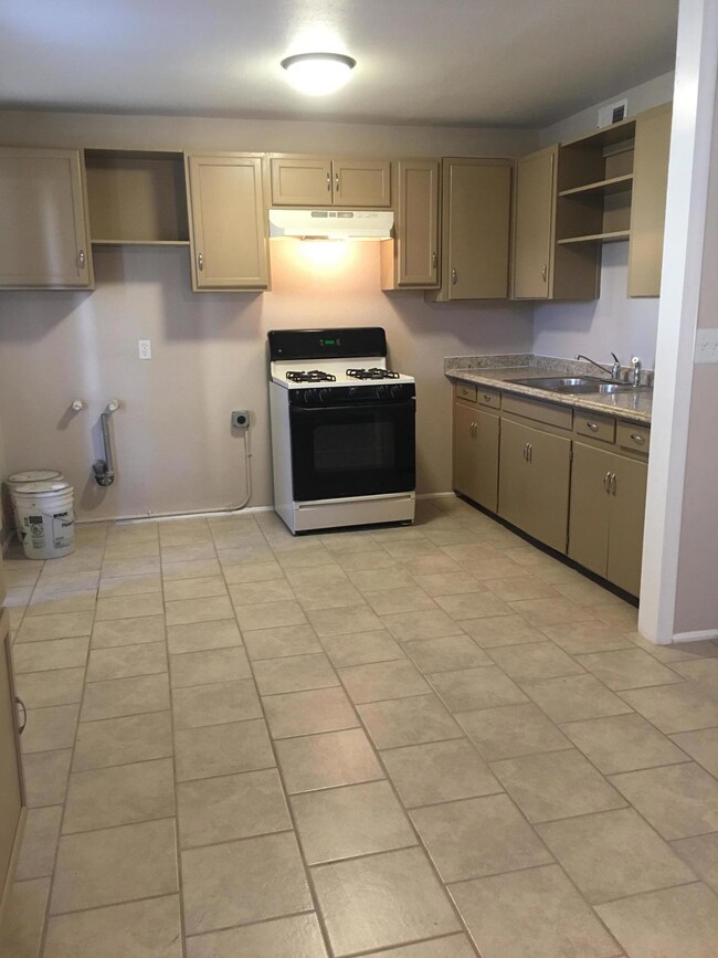 1110 Del Rio St, El Paso, TX 79915 - photo 6