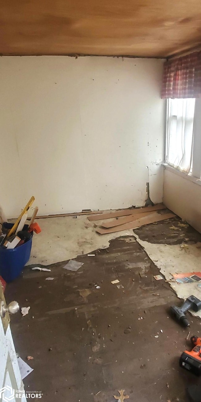 702 N Cherry St, Creston, IA 50801 - photo 2