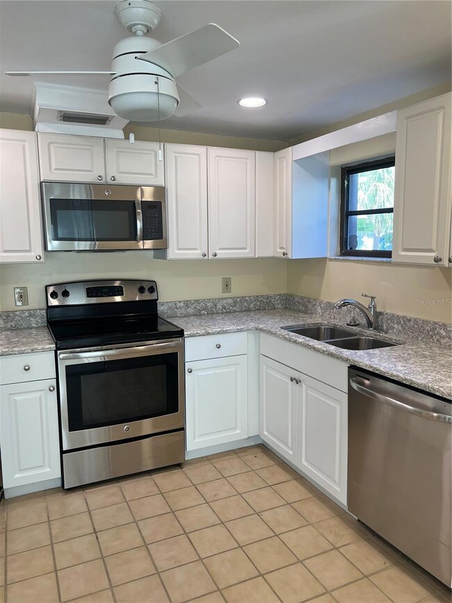 Stainless appliances and granite countertops