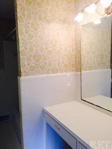 Master dressing vanity