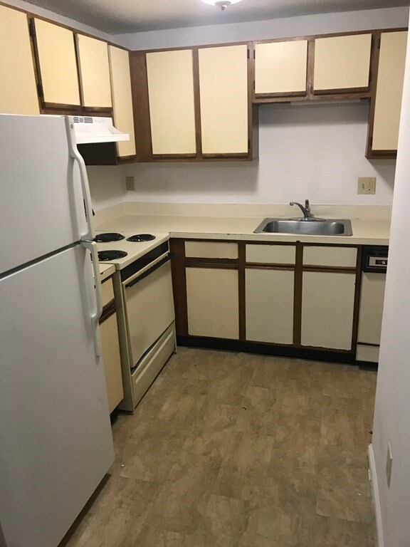 35 Longworth Ave unit 24, Brockton, MA 02301 - photo 3