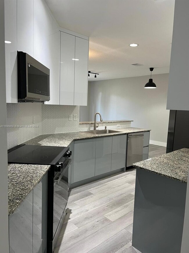 10981 NW 48th Terrace, Doral, FL 33178 - photo 7