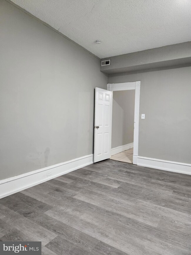 7044 Chew Ave unit 2, Philadelphia, PA 19119 - photo 5