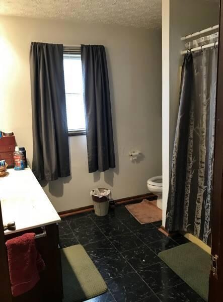 817 E Chestnut St, Lancaster, OH 43130 - photo 6