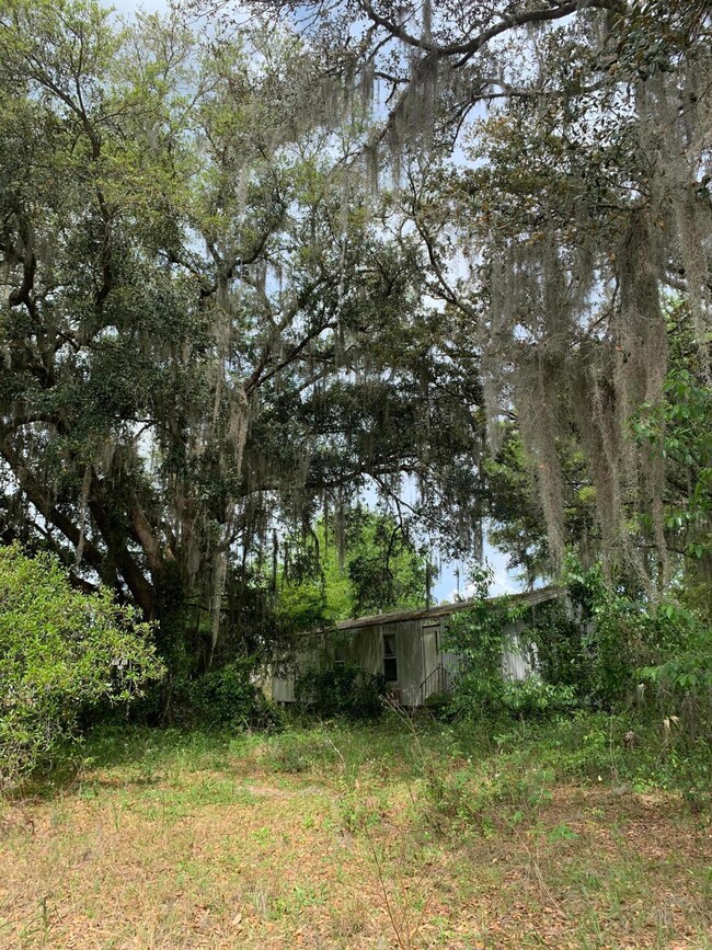 Shaded mobile home