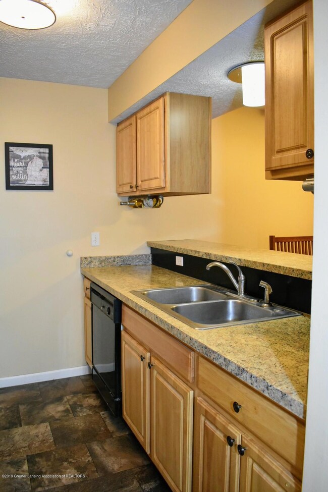 (4) kitchen