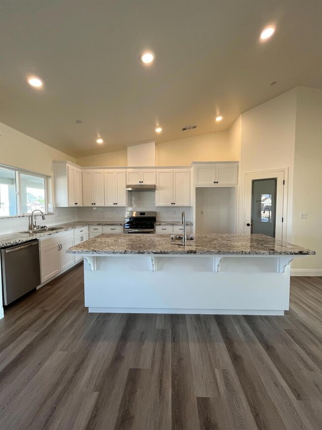 30551 Sunnyside Ave, Madera, CA 93638 - photo 3