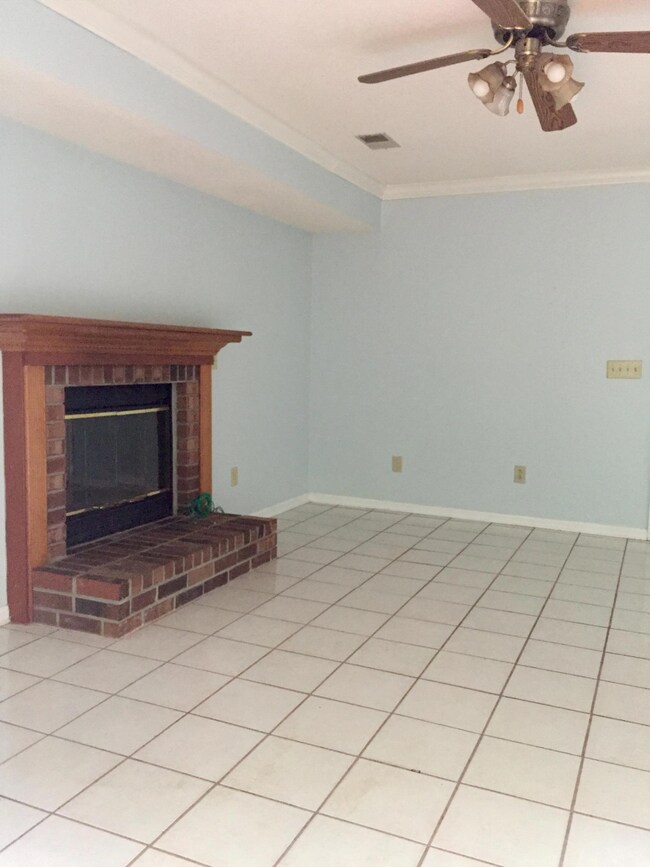 109MallockCourtLivingRoom