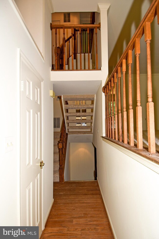 9582 Lindenbrook St, Fairfax, VA 22031 - photo 2