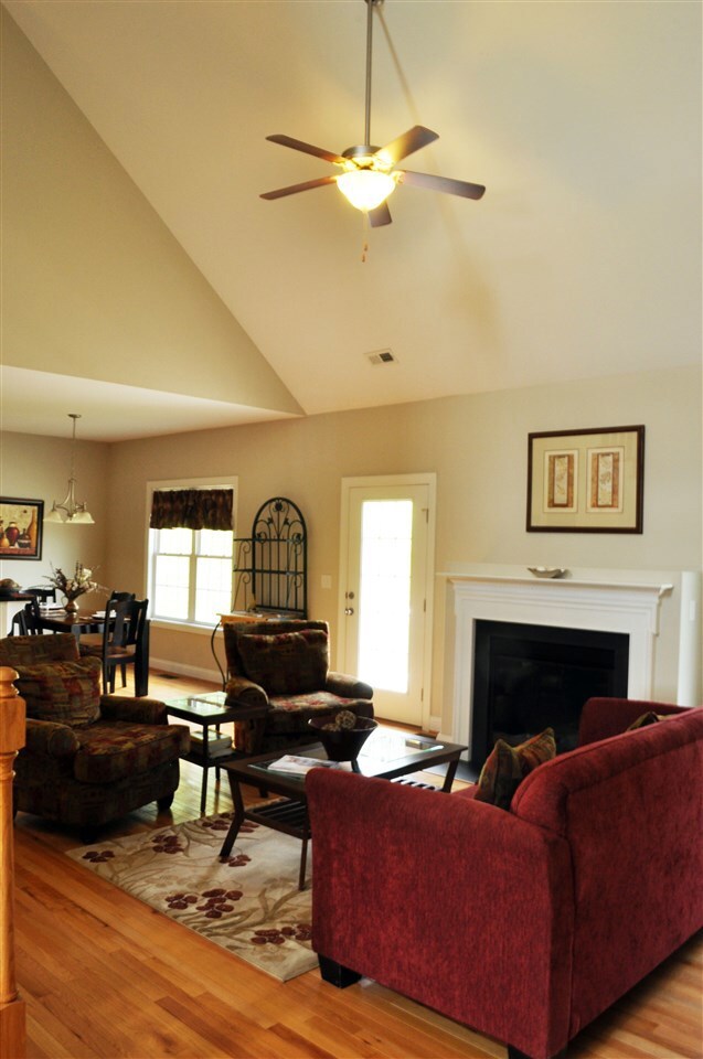 367 Windsor Dr, Fishersville, VA 22939 - photo 4