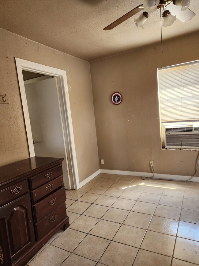 1013 Lawrence St, Rosenberg, TX 77471 - photo 3