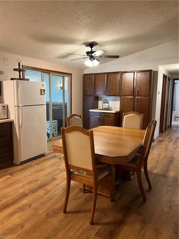 Vaulted eat-in kitchen 21 x 11.