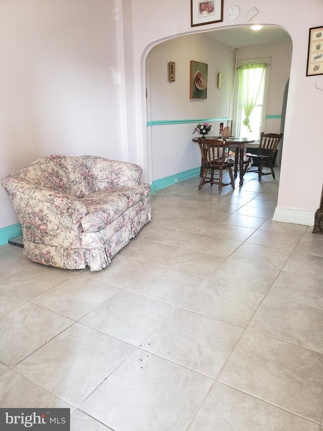 315 Locust St, Reading, PA 19604 - photo 2