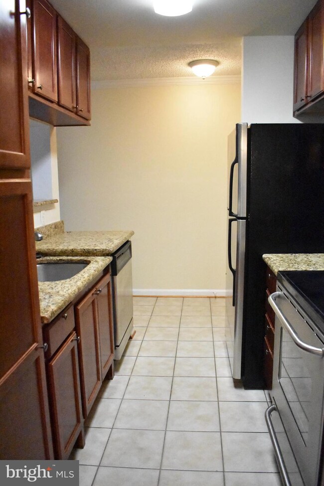 15604 Weathervane Terrace unit 604, Woodbridge, VA 22191 - photo 4