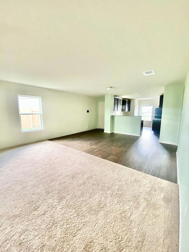 701 Yearwood Ln unit 50-E, Jarrell, TX 76537 - photo 4