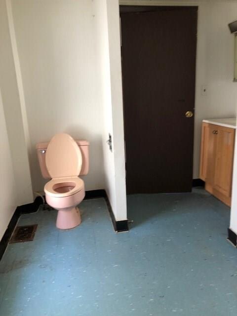 UPPER BATHROOM