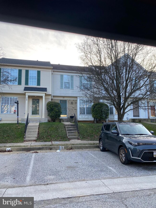 13 Kimberlys Ct, Windsor Mill, MD 21244 - photo 2