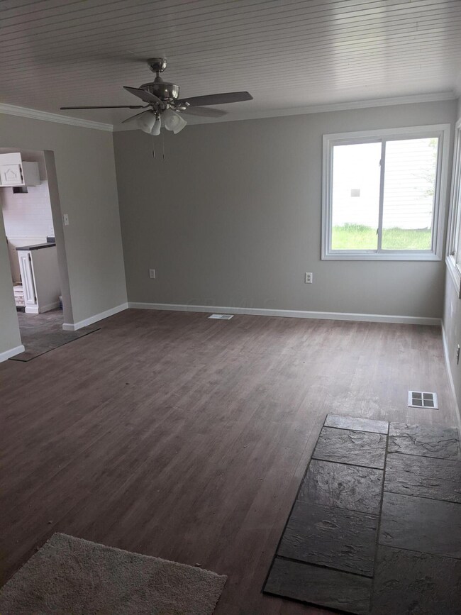 919 Dimson Dr E, Columbus, OH 43213 - photo 3