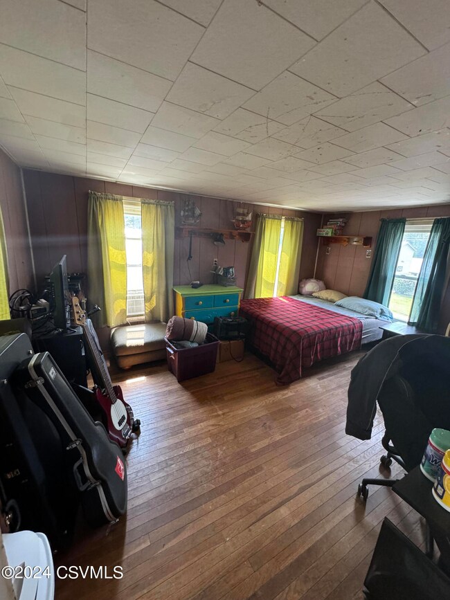 Upstairs bedroom 2