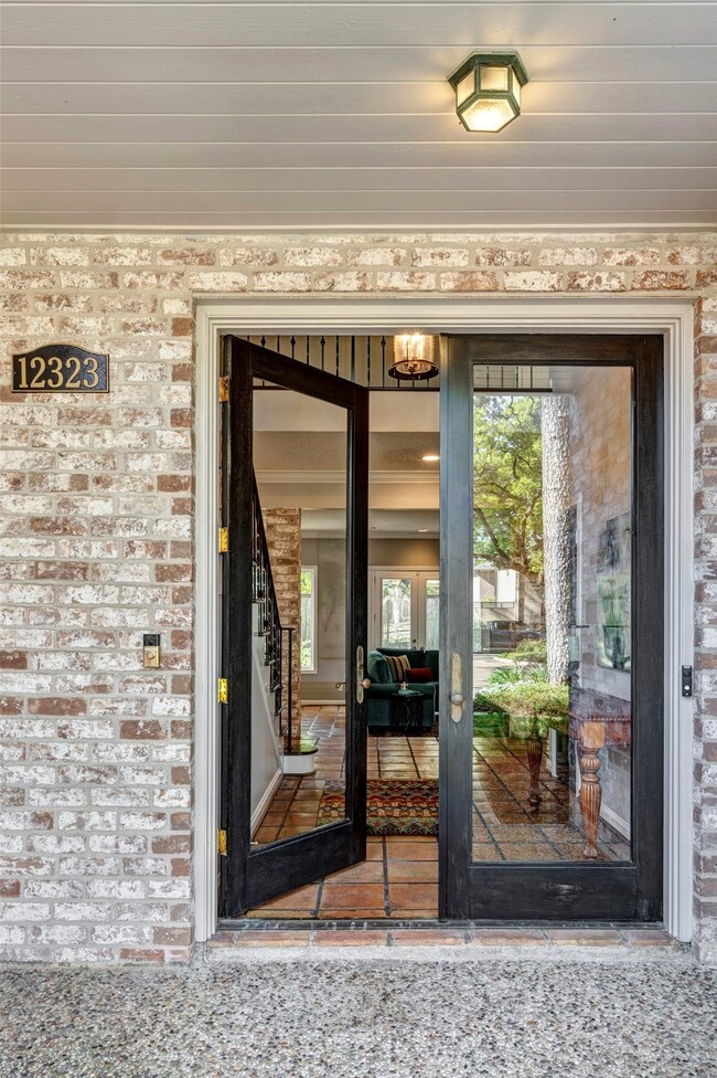 12323 Tunbridge Ln, Houston, TX 77024 - photo 2