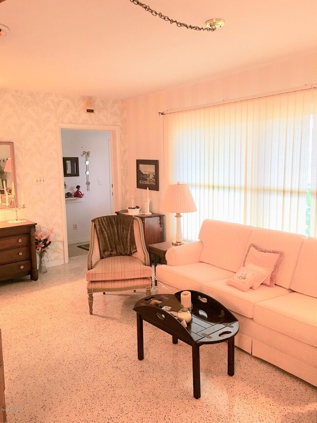 143 cocoa family room1