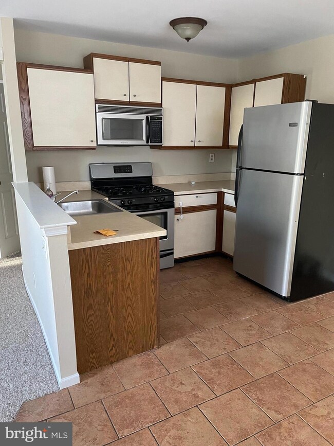 909 Northridge Dr unit 92-B, East Norriton, PA 19403 - photo 4