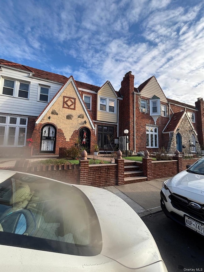 130-07 225th St, Laurelton, NY 11413 - photo 2