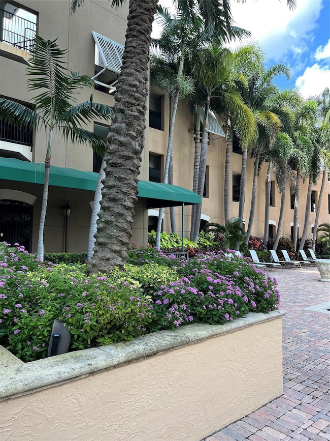 Montecito Palm Beach unit 403, West Palm Beach, FL 33401 - photo 2