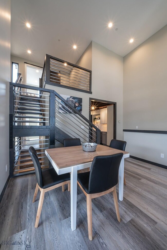 Photo of similar model.