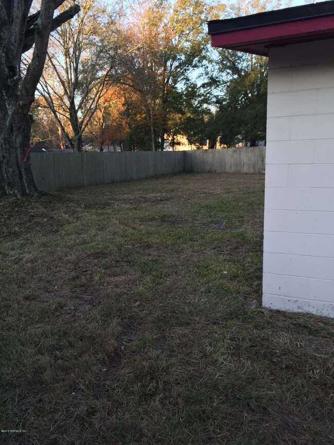 6848 Alcona Ct, Jacksonville, FL 32244 - photo 3