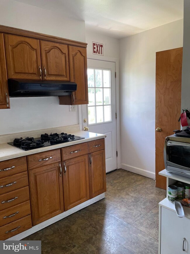 201 Minta Ct unit ROOM FOR RENT, Linthicum Heights, MD 21090 - photo 7