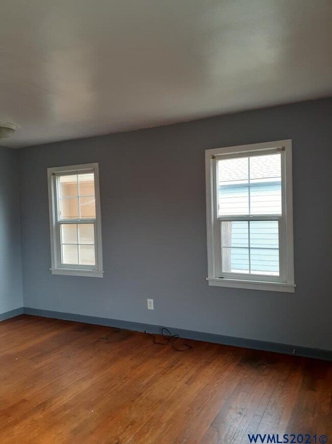 1049 15th Ave SW, Albany, OR 97321 - photo 3