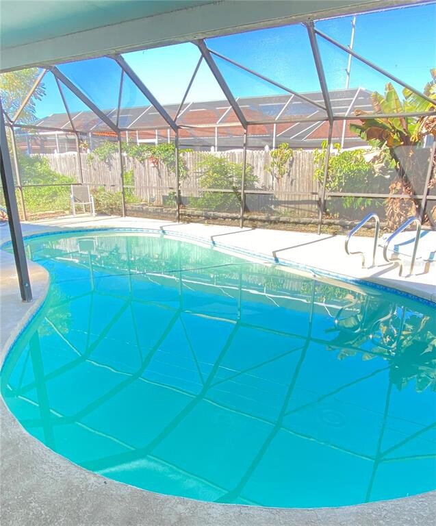 Large Screened Pool!