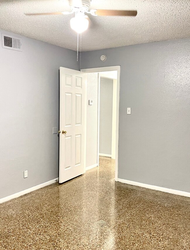 4515 Oxford St unit 17, Houston, TX 77022 - photo 6