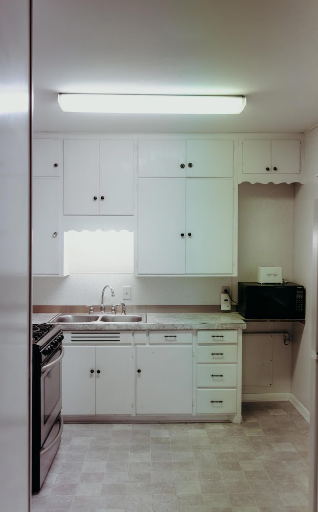 Unit 2 - Full Kitchen (2nd Best)