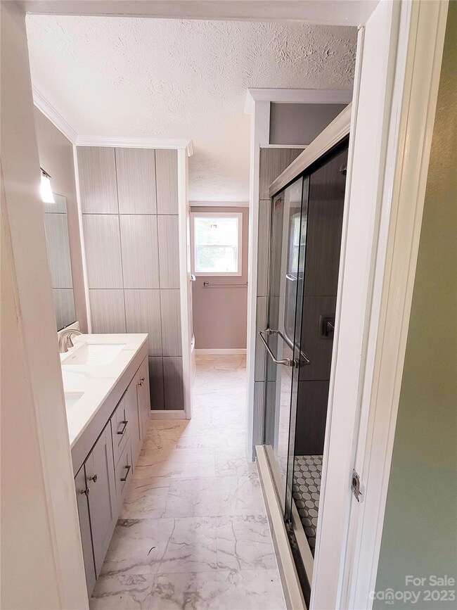 318 Charles St, Statesville, NC 28677 - photo 4