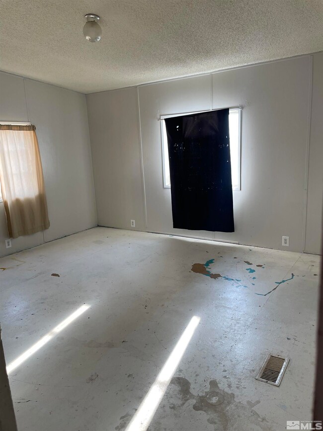 645 Verwolf Dr, Winnemucca, NV 89445 - photo 4