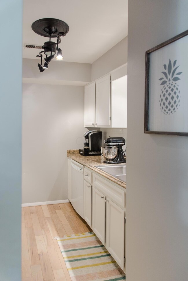 GV Condo-253 E Kosuth-5