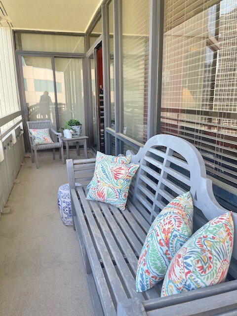 Lovely 3 bedroom condo on 8th floor of popular Gre