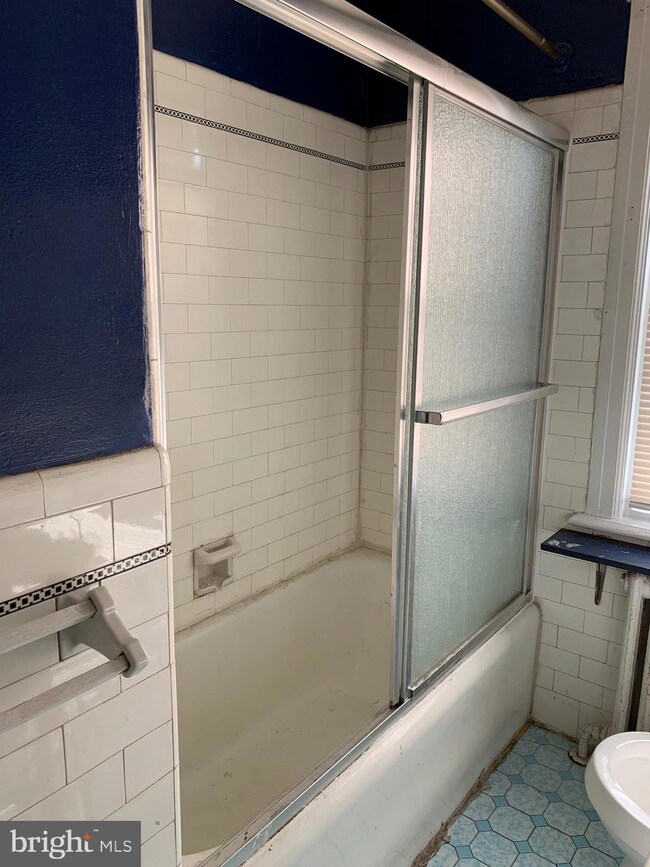 392 Avon Rd unit 2, Upper Darby, PA 19082 - photo 5