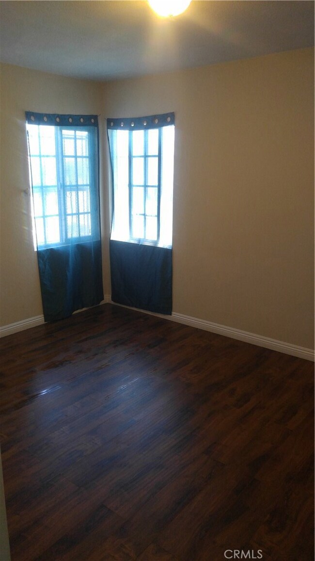 519 W Peach St, Compton, CA 90222 - photo 6