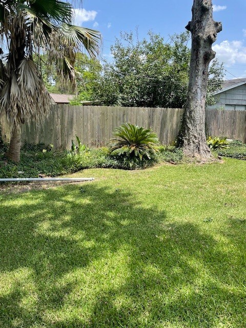 1210 Cypress St, Alvin, TX 77511 - photo 7