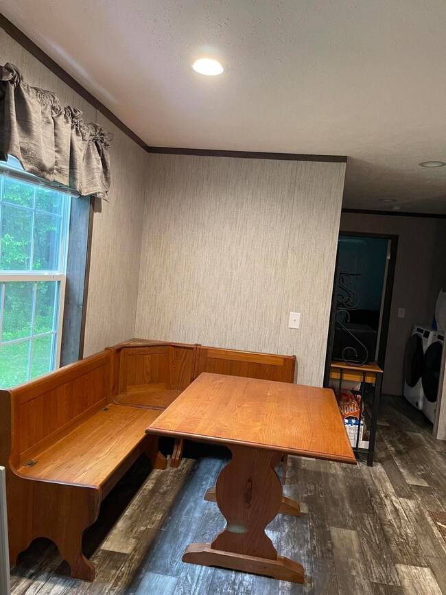 Eat-in Kitchen