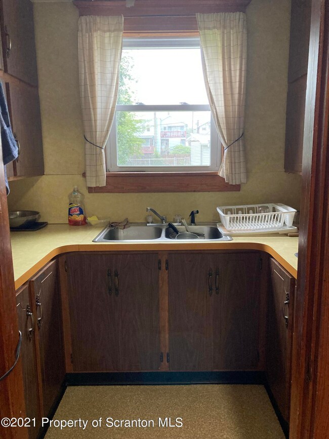 621 E Elm St, Scranton, PA 18505 - photo 6