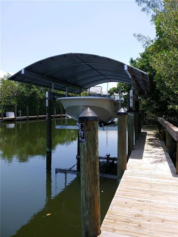 10k lb lift with cover.