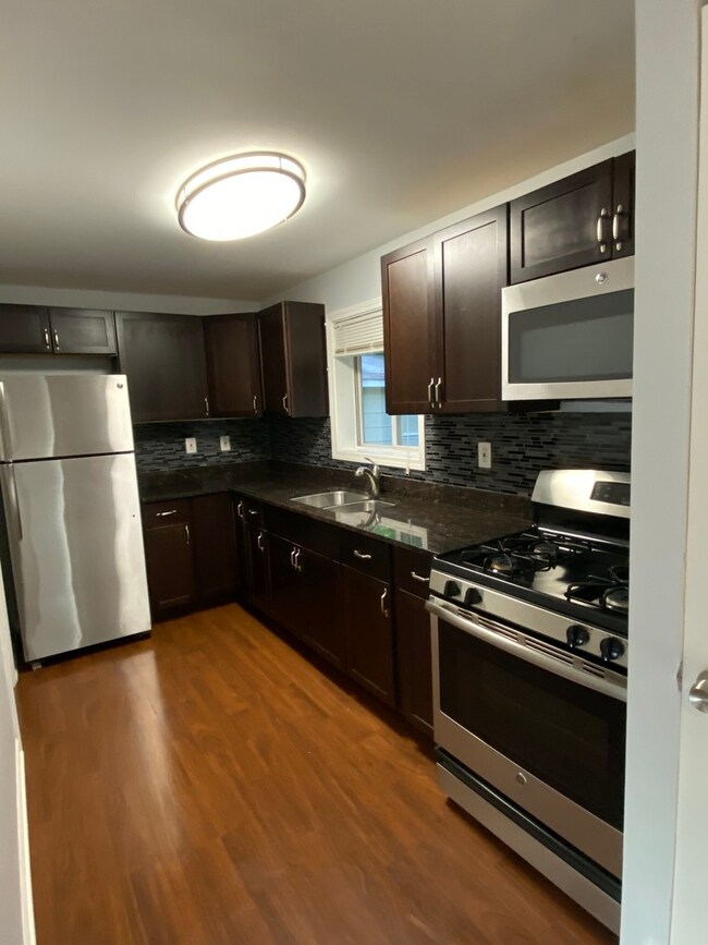 1525 Circle Ct, Waukegan, IL 60085 - photo 4